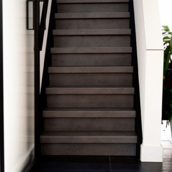 Lot de 2 bandes de chant rénovation d'escalier stratifié dark grey 60 x 400 mm .